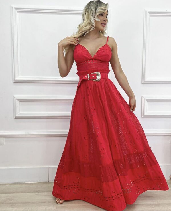 conjunto de broderí con encajes