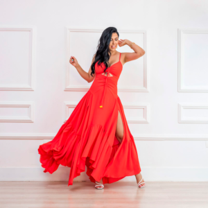 vestido con tajo